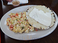 El Buen Sabor Bakery outside