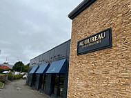 Au Bureau Saint-saturnin outside