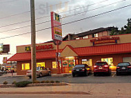 Brown's Chicken outside