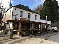 Auberge Du Coucou outside