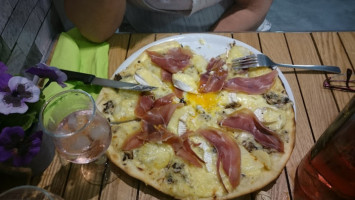 La Pizz'ria food