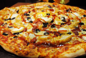 Five Pizza Original food