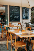 Le Comptoir De La Font Des Pères food