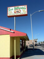 Los Jilbertos outside