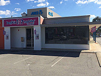 Baskin-Robbins Willetton outside