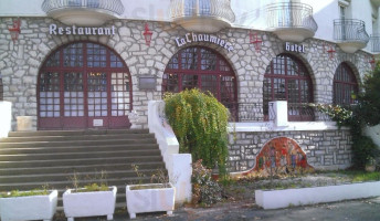 Hotel La Chaumiere outside