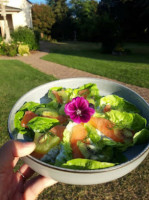 Au Bout De L'allée food