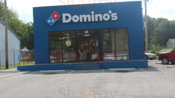 Domino's Pizza outside