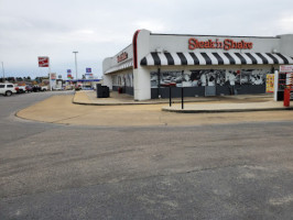 Steak 'n Shake outside