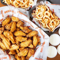 Hooters on 4th Street food