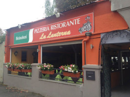 La Lanterna outside