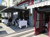 Bistrot DuPont inside