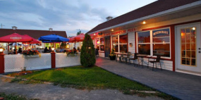 CafÉ ChampÊtre outside