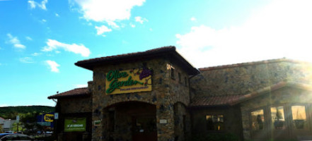 Olive Garden Italian outside