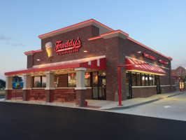 Freddy's Frozen Custard Steakburgers outside