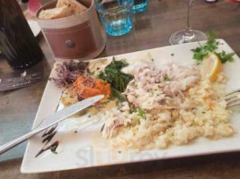 Une Bouteille A La Mer food