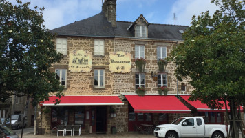 Auberge du Lassay Les Chateaux outside