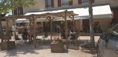 Auberge outside