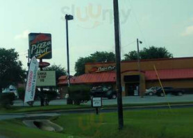 Pizza Hut outside