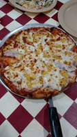 Denelie's Pizza food