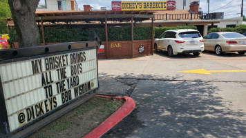 Dickey's Barbecue Pit outside