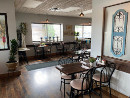 Herc's Greek Eatery inside