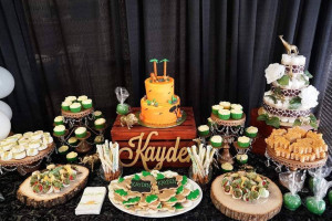 Felicia's Cake Factory, Llc food