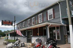 New Hudson Inn outside