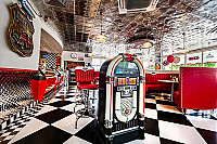 Big Moe's Diner outside