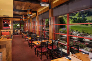 Grille At Bear Creek inside