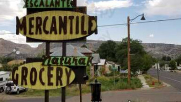 Escalante Mercantile Natural Grocery outside