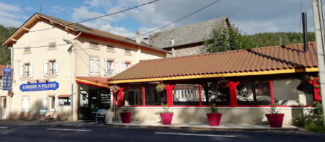 Auberge Du Pèlerin outside