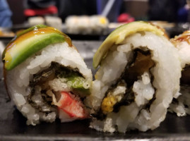 Ye's Sushi food