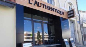 L’authentique outside