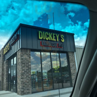 Dickey's Barbecue Pit outside