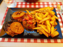 Le Bistro Des Amis food