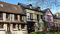 L'auberge De L'abbaye Du Bec-hellouin outside