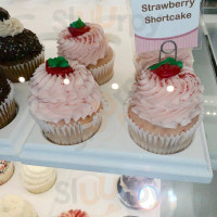 Gigi's Cupcakes food