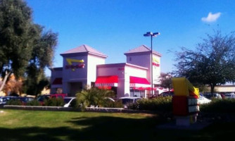 In-n-out Burger outside