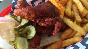 Belle's Hot Chicken food