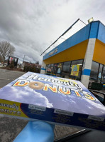 Heavenly Donuts outside