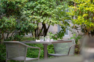 Les Jardins des Arceaux food