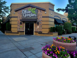 Olive Garden outside