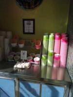 Toppins Frozen Yogurt food