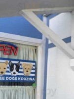 Three Dogs Kouzina food