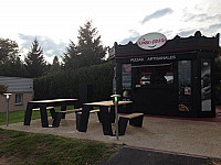 Le Kiosque A Pizzas Montlouis Sur Loire inside