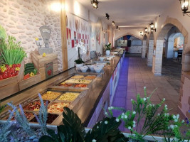 O Buffet Village Martigues Saint Mitre food