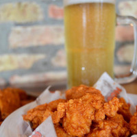 Hooters on 4th Street food