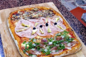 Crazy Pizza food