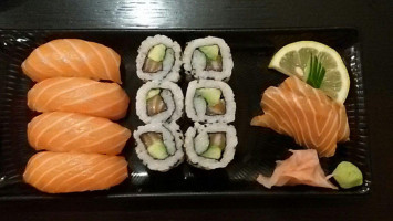 Au Temps Sushi food